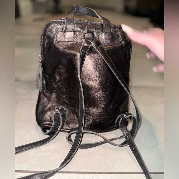 Brandy Melville vintage mini black backpack metallic sheen - Picture 2 of 10